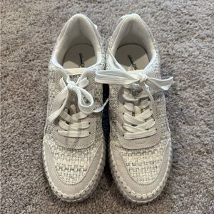 Universal Thread Woven Lace-Up Sneakers in White/Cream